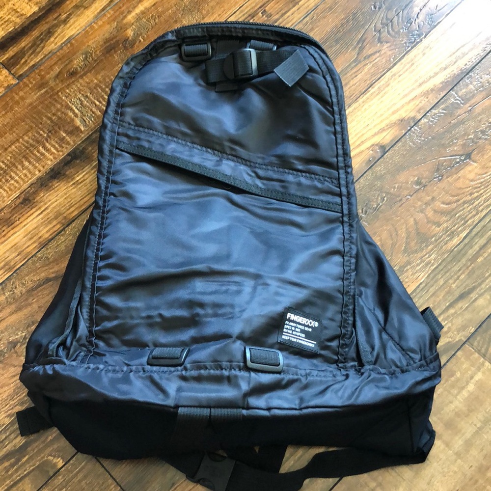 FingerCroxx backpack